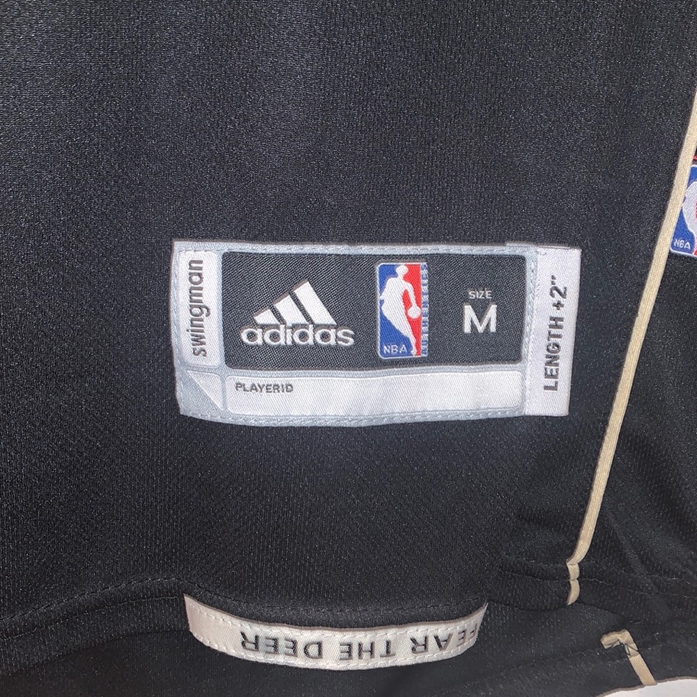 giannis alternate jersey